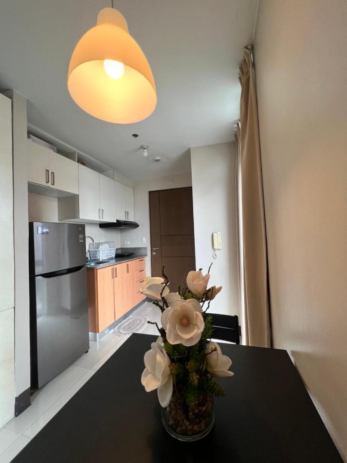 Manhattan Heights Tower D Aparthotel มะนิลา ภายนอก รูปภาพ